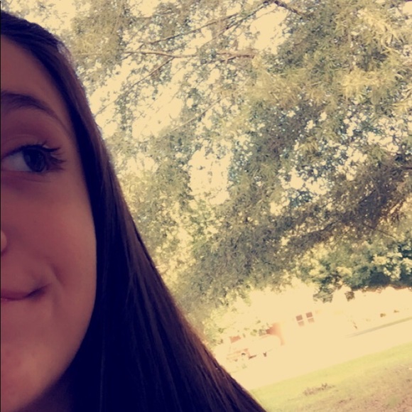 Profile Picture of Kinsley Scism (@kinsley654) on Poshmark