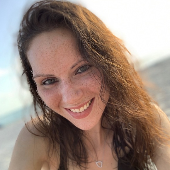 Profile Picture of Lauren Quatrano (@lquatrano93) on Poshmark