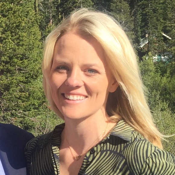 Profile Picture of Emily Weinberger (@emilywine88) on Poshmark