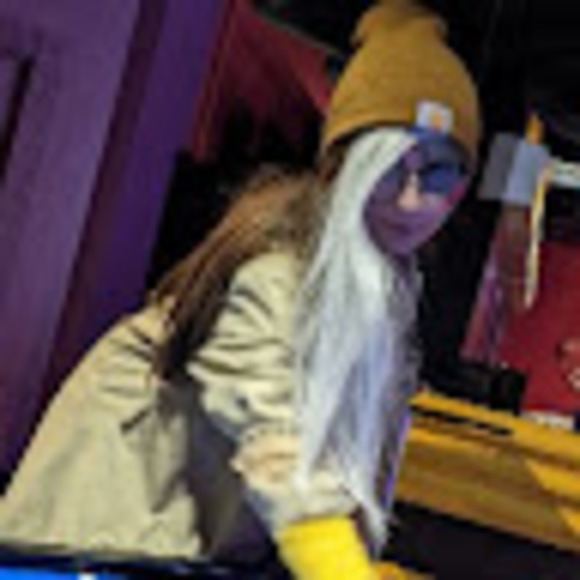 Profile Picture of Rory Craig (@roguera_) on Poshmark