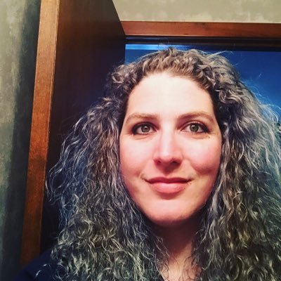 Profile Picture of Jessica Finn (@jessPoshsuggest) on Twitter