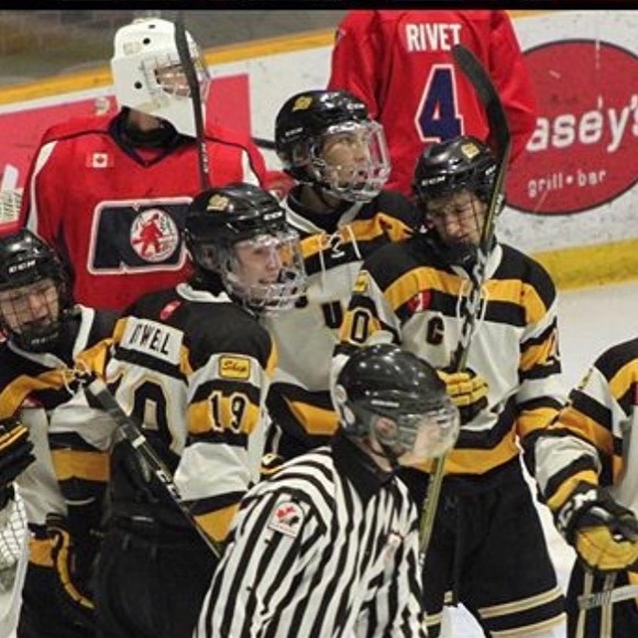 Profile Picture of Andrew Rowell (@ajrowell02) on Poshmark