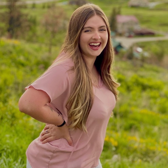 Profile Picture of Jayde Kobbe (@jaydekobbe) on Poshmark