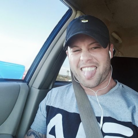 Jonny Rowles - Poshmark Profile Picture of Jonny Rowles (@jonnyrowles) on Poshmark