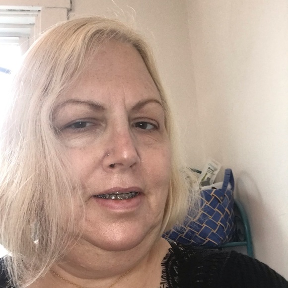 Profile Picture of Lisa Smyth (@laperp06) on Poshmark