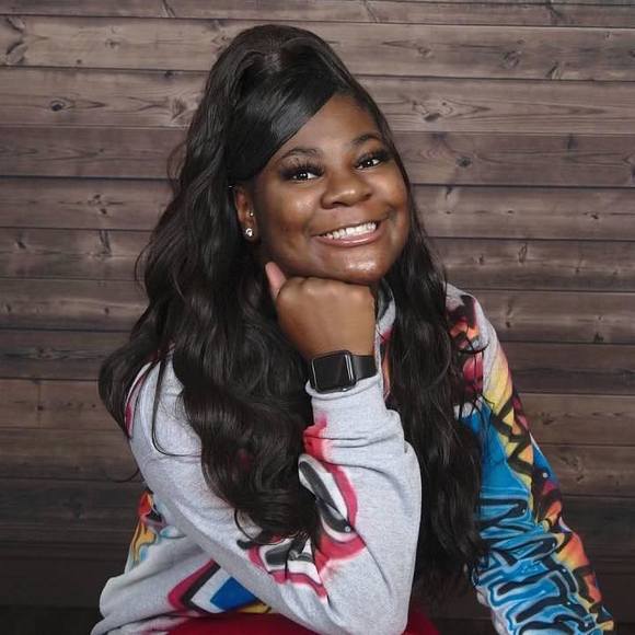 Profile Picture of Vine Vine (@devineedwardss) on Poshmark