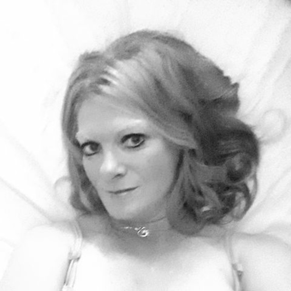 Profile Picture of Tina Schmidt (@tlschmidt93) on Poshmark