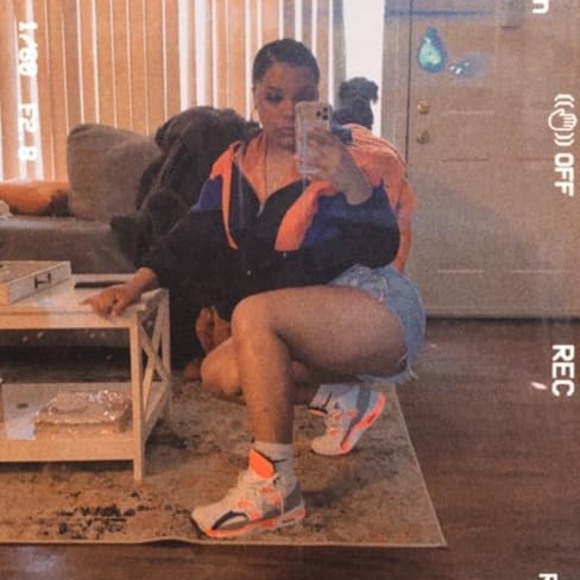 Profile Picture of Danielle Miller-grillo (@youlovedg) on Poshmark