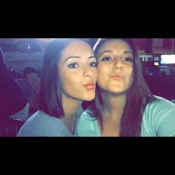 Profile Picture of Nicole Caponetti (@ncaponetti) on Poshmark