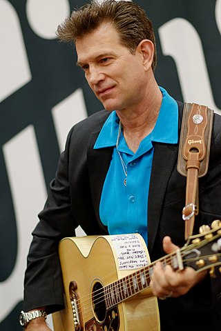 Profile Picture of Chris Isaakon Wikipedia