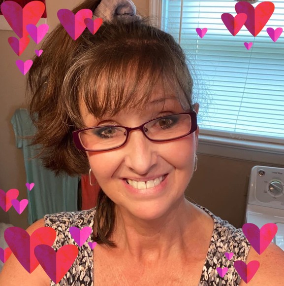 Profile Picture of Carol Englehart (@carol_englehart) on Poshmark