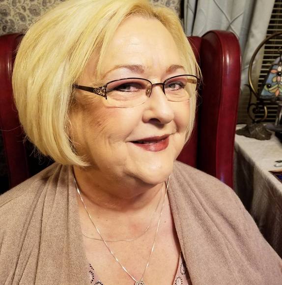 Profile Picture of Wanda Thompson (@wandathompso813) on Poshmark