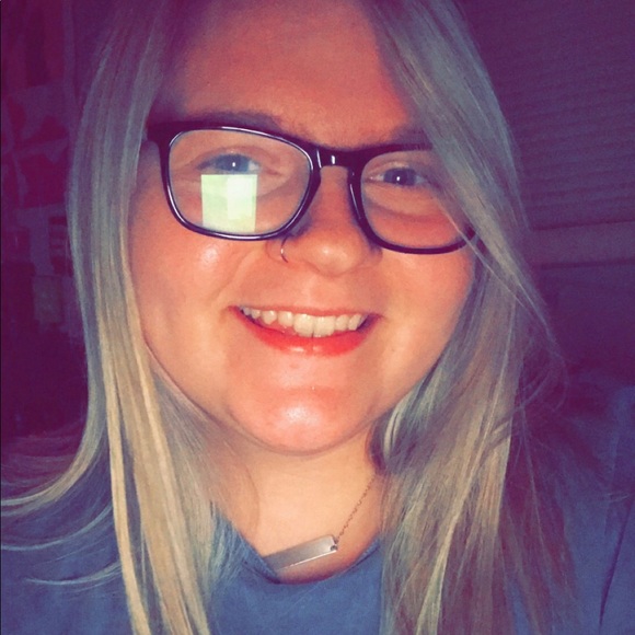 Profile Picture of Karly Stillinger (@stillkarly) on Poshmark