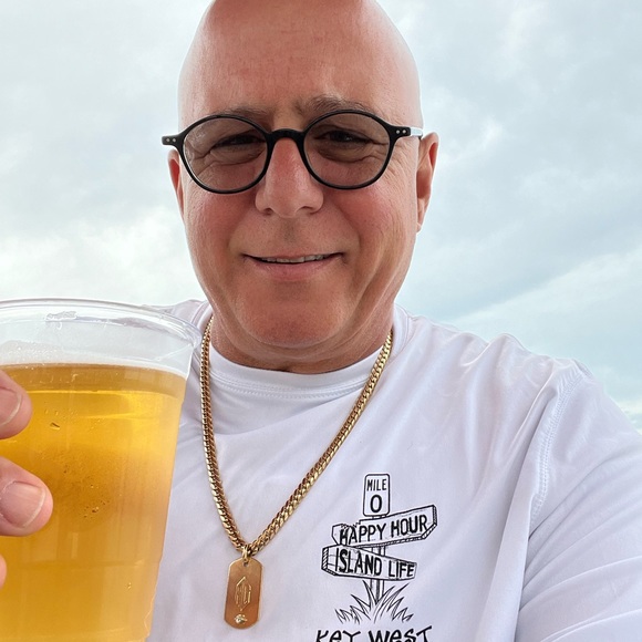 Profile Picture of Alexander Garcia (@alexandergar185) on Poshmark