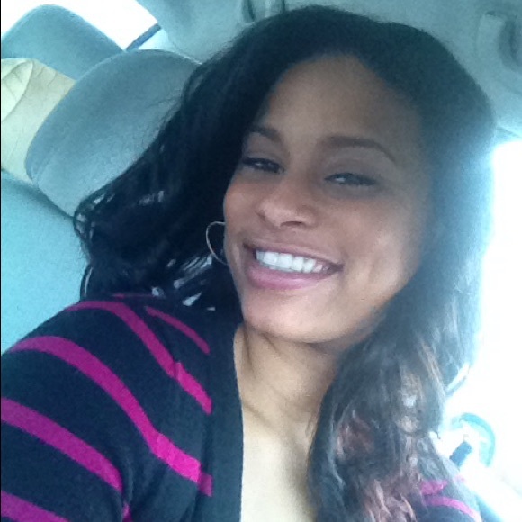 Profile Picture of Krystal Mello (@kmello19) on Poshmark