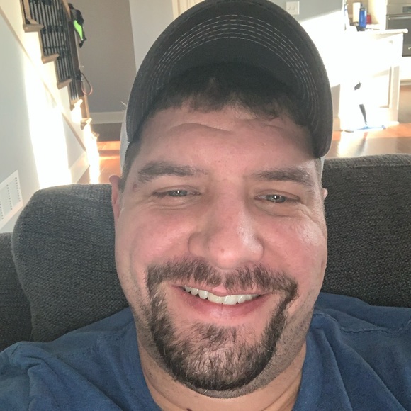 Profile Picture of Daniel Roth (@chezwick009) on Poshmark