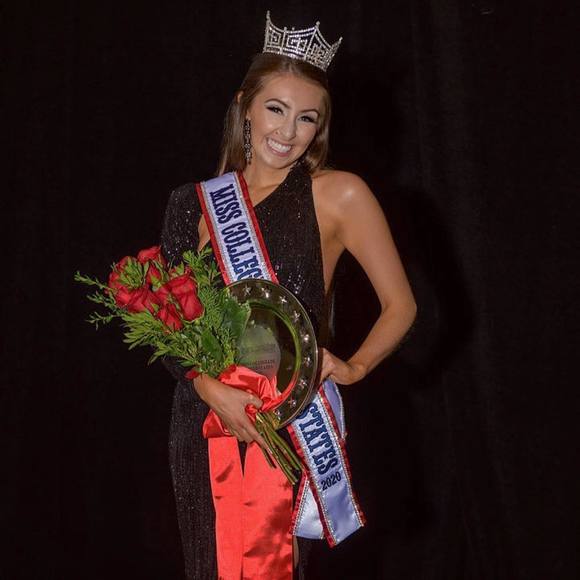 Profile Picture of Cierra Richards (@pppokeyface) on Poshmark