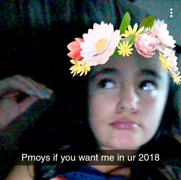 Profile Picture of Raelynn Keller (@raelynn_00) on Poshmark