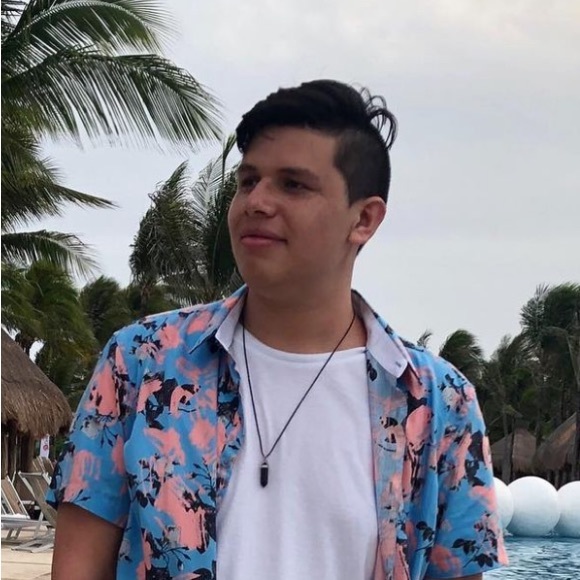 Profile Picture of Kenneth Santana (@kenneth_santana) on Poshmark