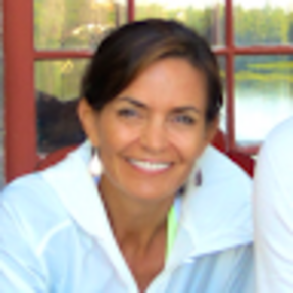 Profile Picture of Liz Mooty (@echristendesign) on Poshmark