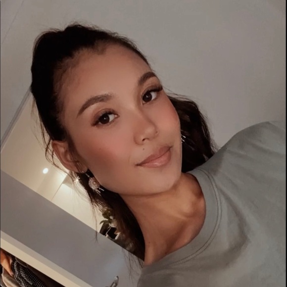 Profile Picture of Hser Htoo (@hser_h) on Poshmark