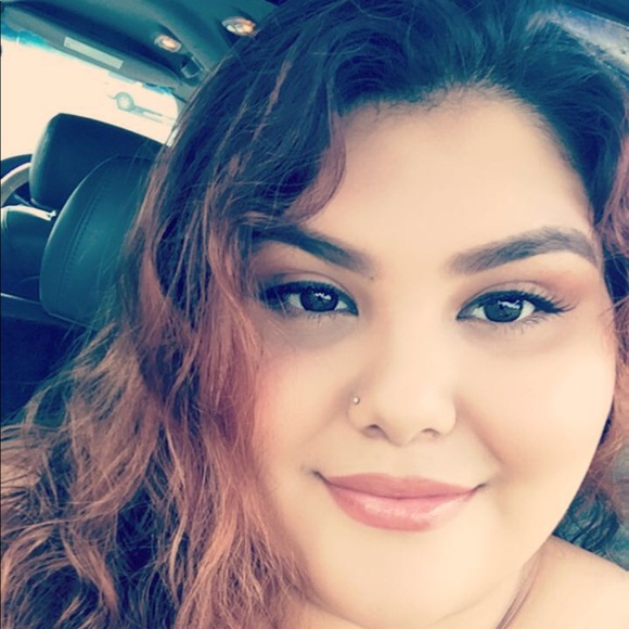 Profile Picture of Maria Hernandez (@mariaelena708) on Poshmark