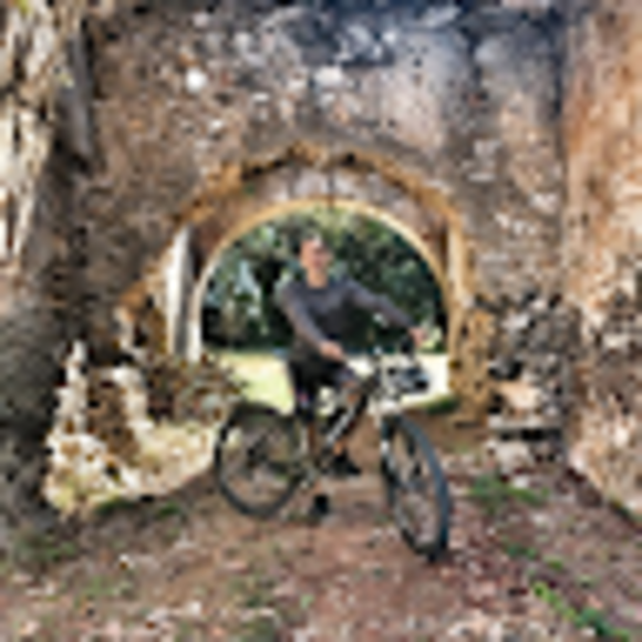 Profile Picture of Ivan Santana (@ivansantana677) on Poshmark