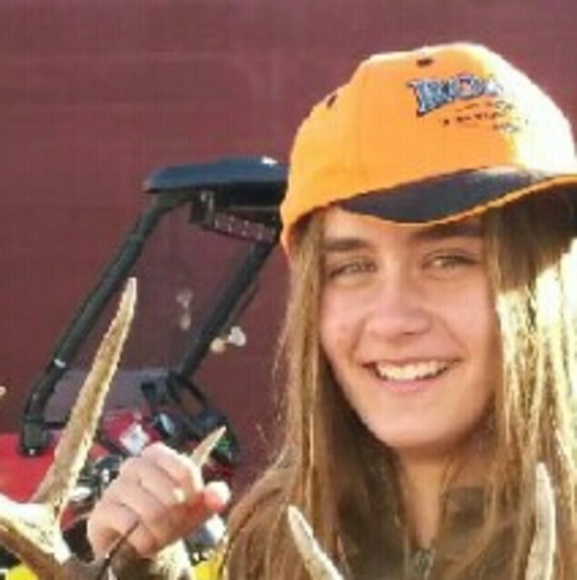 Profile Picture of Allison Moyes (@allison_moyes) on Poshmark