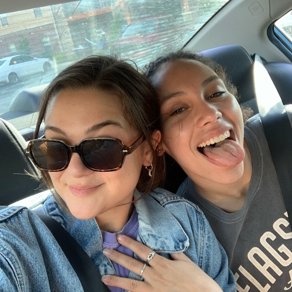 Profile Picture of Julia Wade-hess (@jwadehess708) on Poshmark