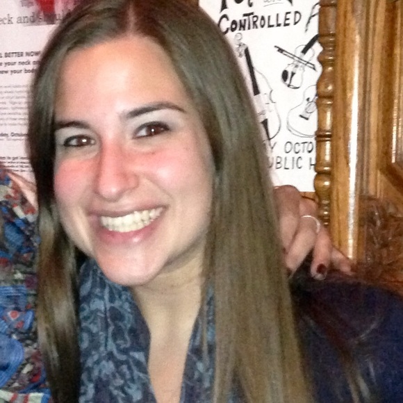 Profile Picture of Jacqueline Columbro (@jacolumbro) on Poshmark