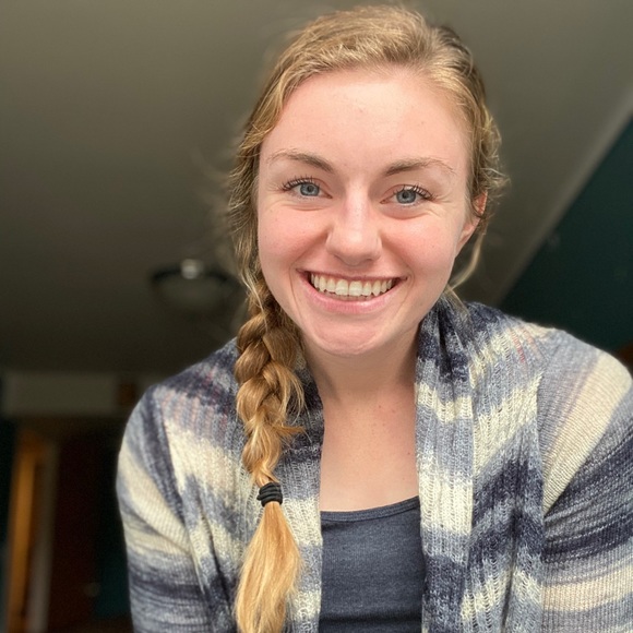 Profile Picture of Shelly Shafer (@_shellyshafer) on Poshmark
