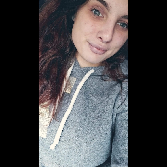 Profile Picture of Savannah Poore (@savannah_79xoxo) on Poshmark