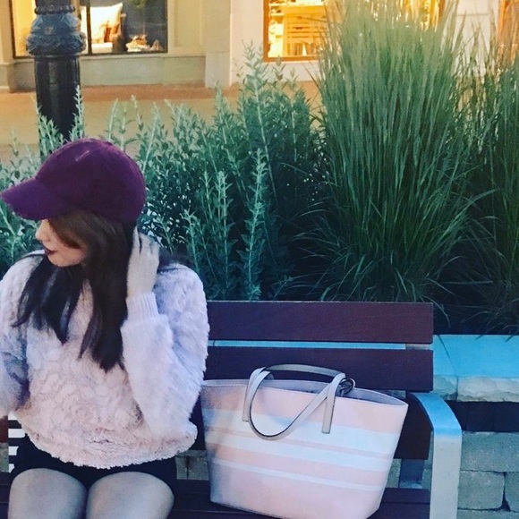 Profile Picture of Chezka Amponin (@ampy19) on Poshmark