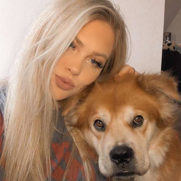 Profile Picture of Haley Meeks (@haleymeeks17) on Poshmark