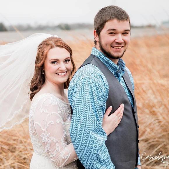 Profile Picture of Hallie Greer (@hallie_greer) on Poshmark