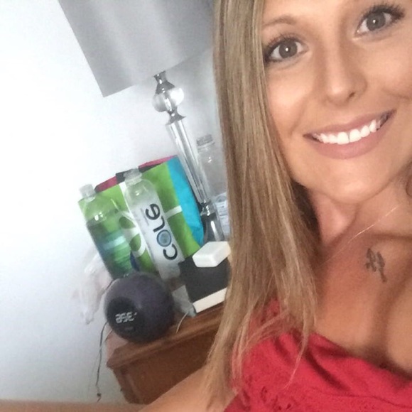 Profile Picture of Liz Palanti (@izzy_0524) on Poshmark