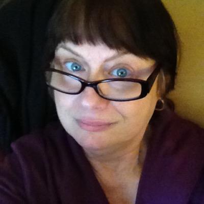 Profile Picture of LynnWilson (@ninnynoomy) on Twitter