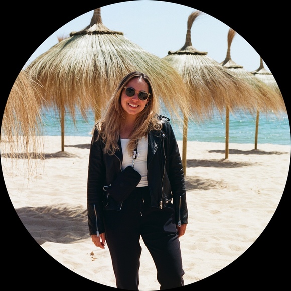 Profile Picture of Daniela Delgado (@danieladelga255) on Poshmark