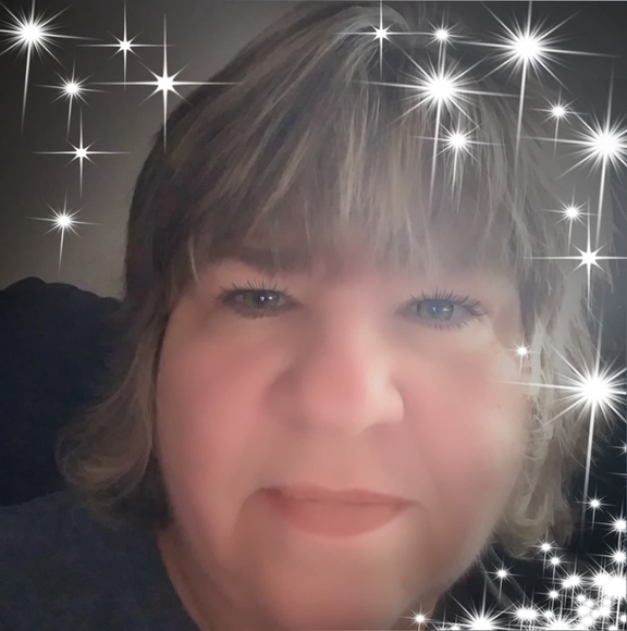 Profile Picture of Melody Harper (@melodyharper) on Poshmark