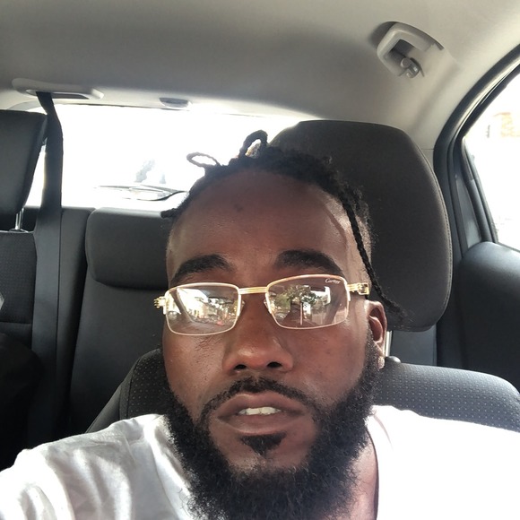 Profile Picture of Tony Deshong (@tonydeshong) on Poshmark