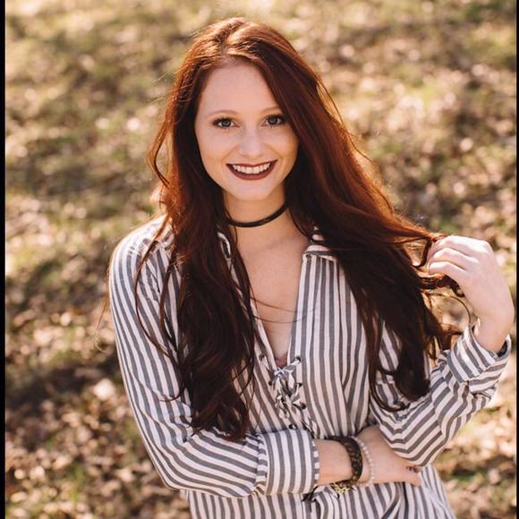 Profile Picture of Lauren Helmcamp (@lchelmcamp) on Poshmark