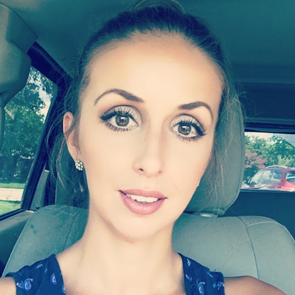 Maria Katic - Poshmark Profile Picture of Maria Katic (@mariakatic) on Poshmark