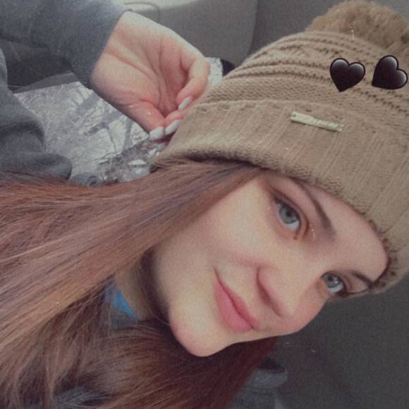 Profile Picture of Brianna Savannah (@pittmanbri4) on Poshmark