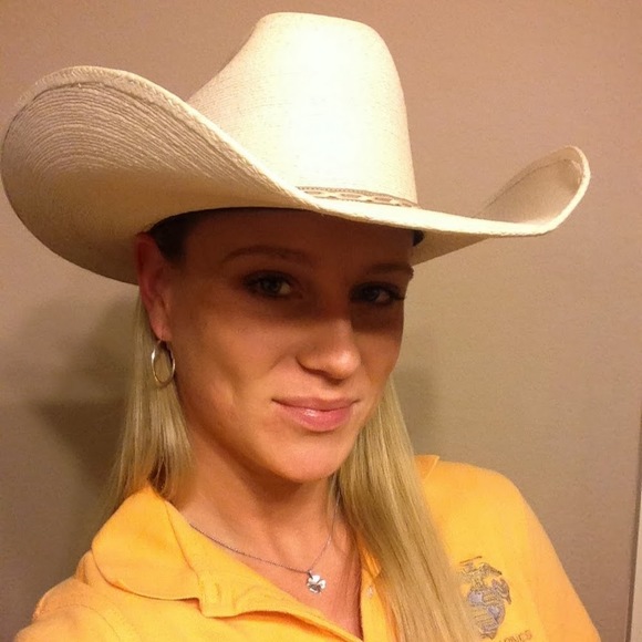 Profile Picture of Kim Parham (@mamaparham911) on Poshmark