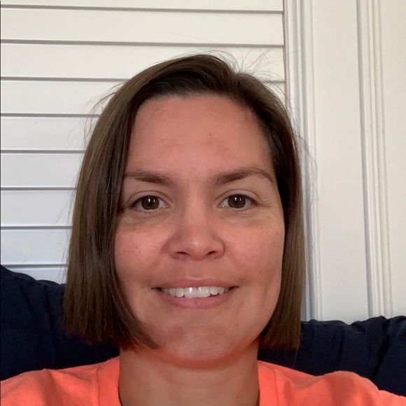 Profile Picture of Lisa Scher (@dragonfly01881) on Poshmark