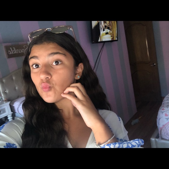 Profile Picture of Amantia Zeneli (@amantia_zeneli) on Poshmark