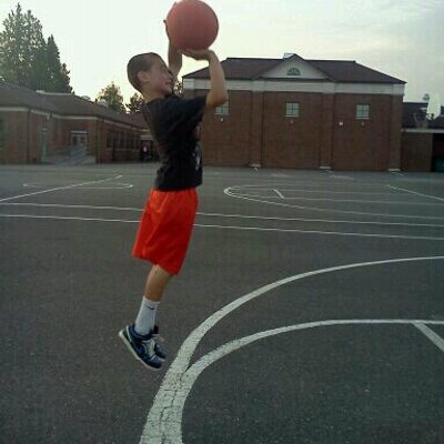 Profile Picture of Eli Hanson (@buckets4dayzz) on Twitter