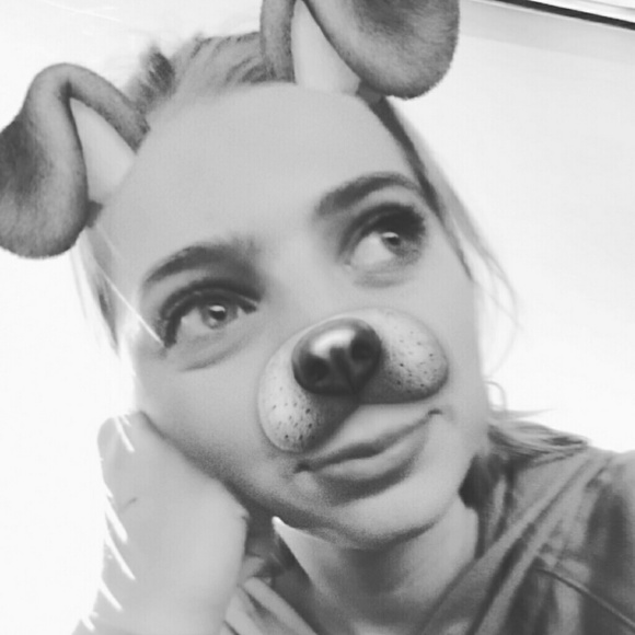 Profile Picture of Alexyss Conte (@lulupexis) on Poshmark