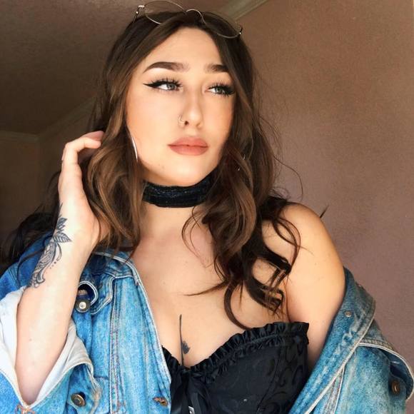 Profile Picture of Shae Risley (@shaerizzley) on Poshmark