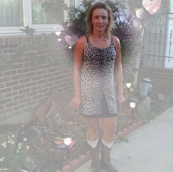 Profile Picture of Mandy Key (@mandy1974) on Poshmark